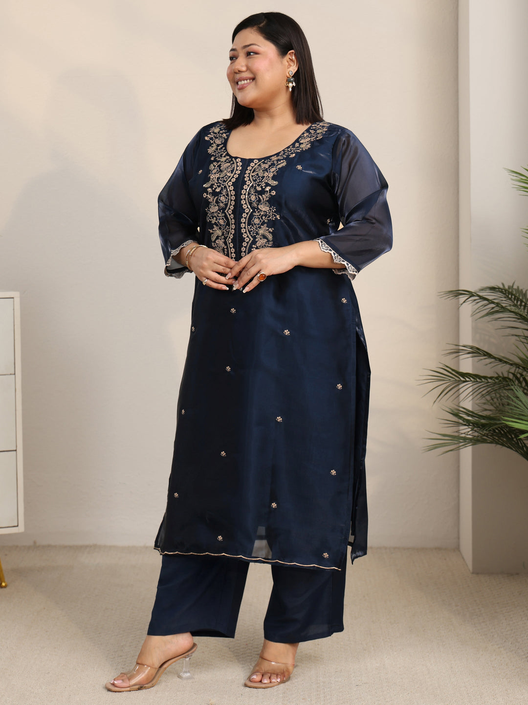  Plus Size Blue Floral Embroidered Tissue Straight Suit Set 