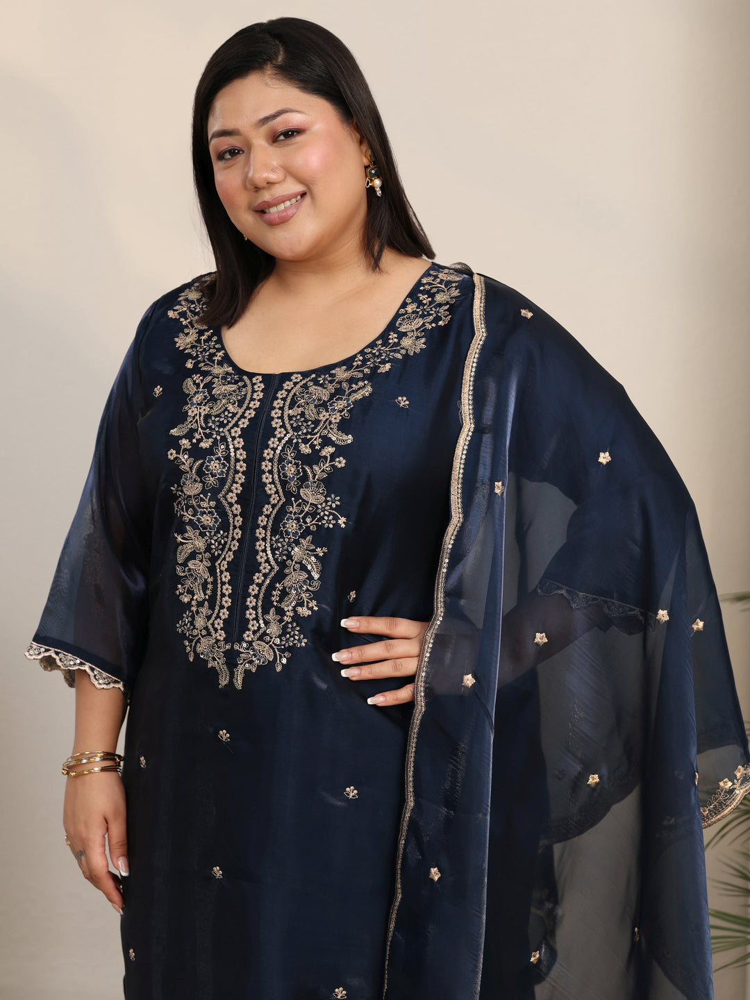  Plus Size Blue Floral Embroidered Tissue Straight Suit Set 