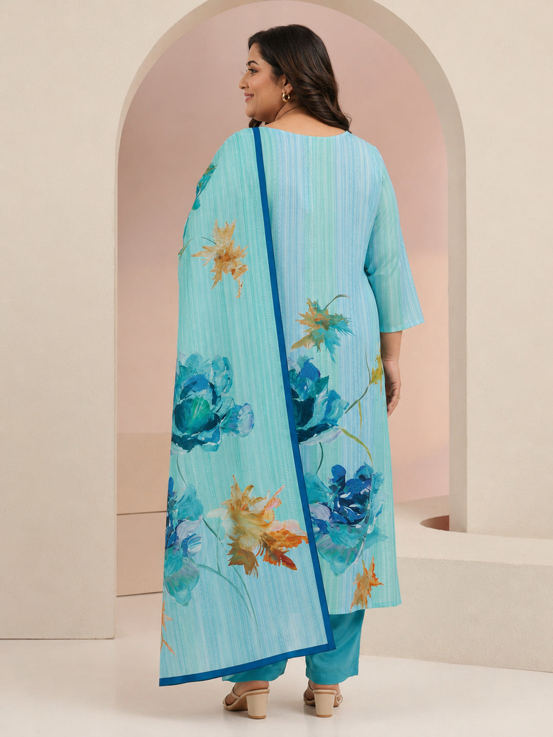  Plus Size Blue Floral Printed Muslin Straight Suit Set 