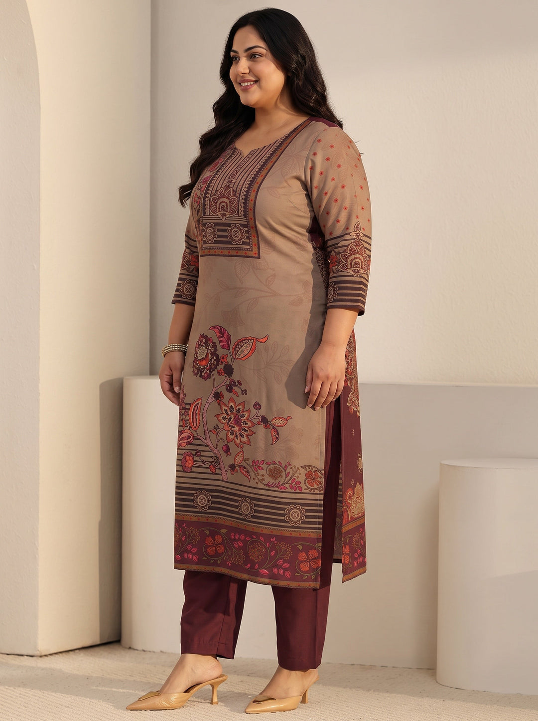  Plus Size Brown Floral Printed Muslin Straight Suit Set 