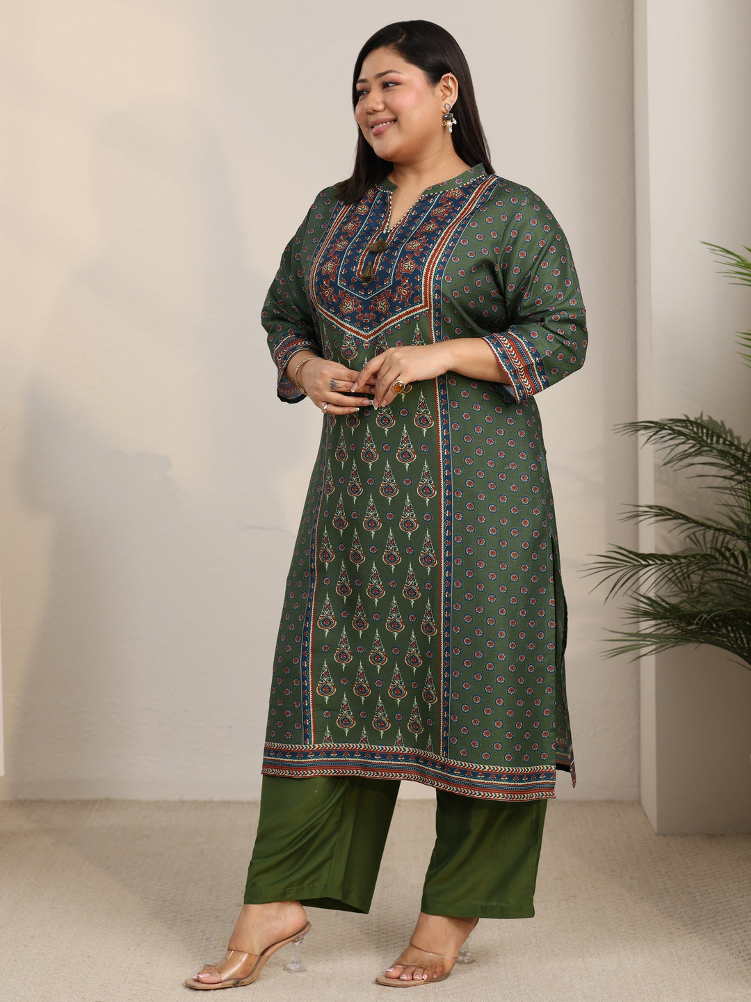  Plus Size Olive Green Printed Muslin Straight Suit Set 