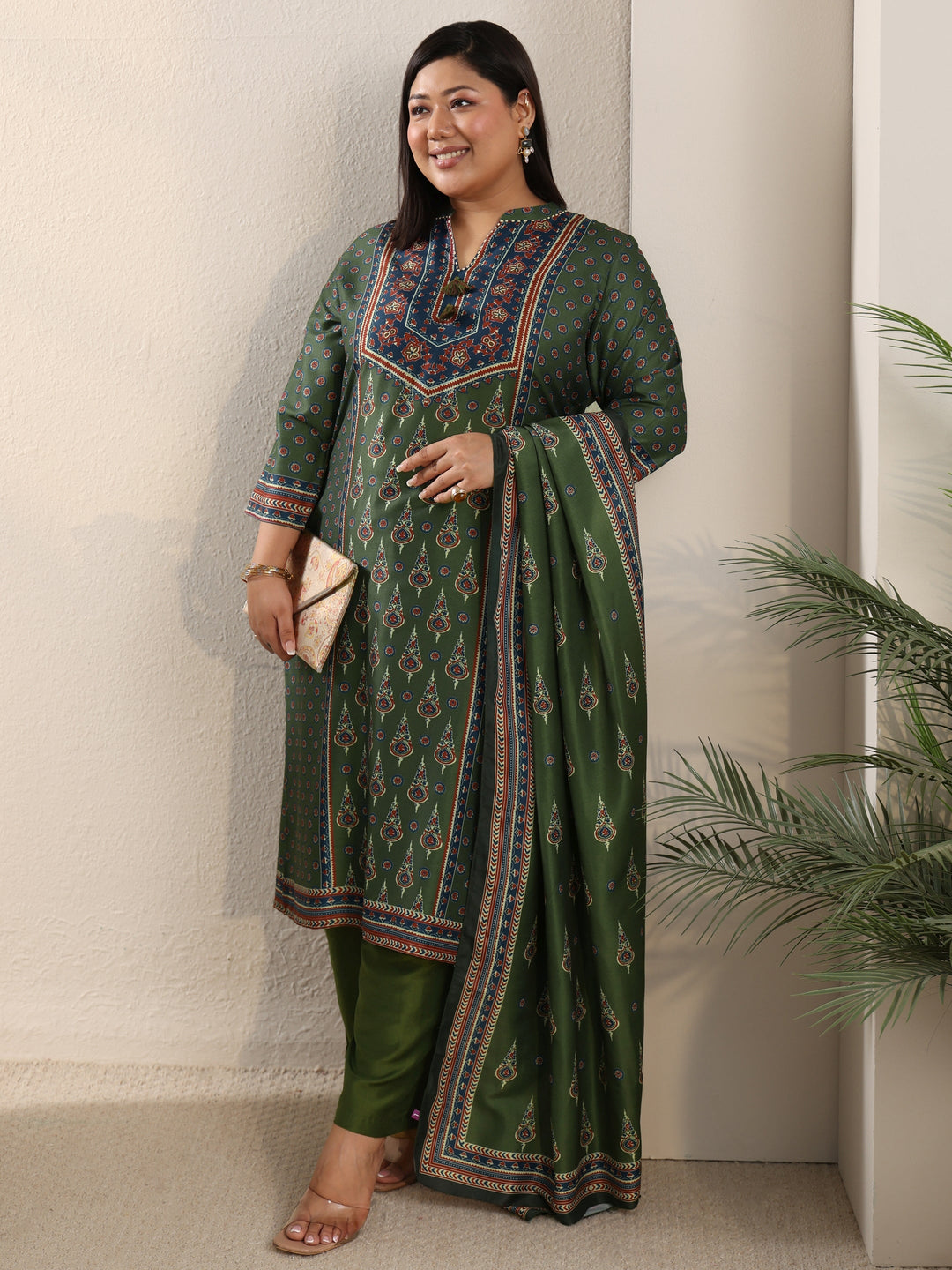  Plus Size Olive Green Printed Muslin Straight Suit Set 