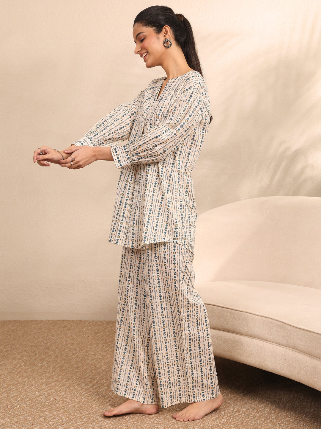  Off White Printed Cotton Night Suit 