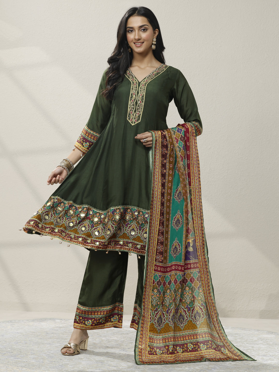  Green Embroidered Silk blend Anarkali Suit Set With Dupatta 
