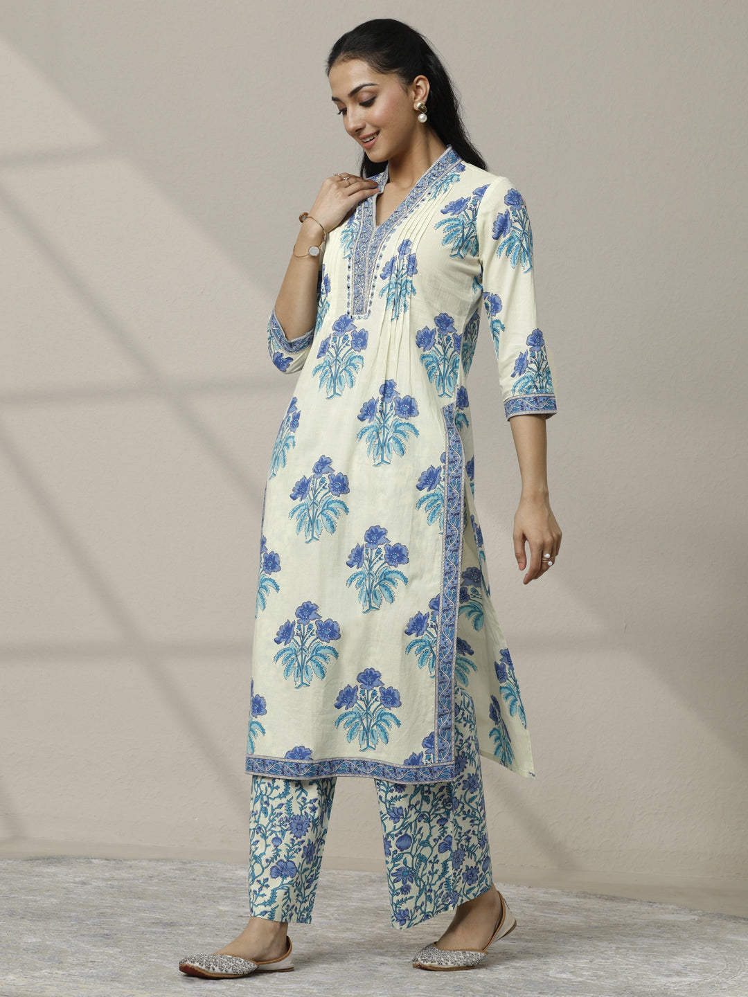  Off white Printed Cotton Straight Suit Set With Dupatta 