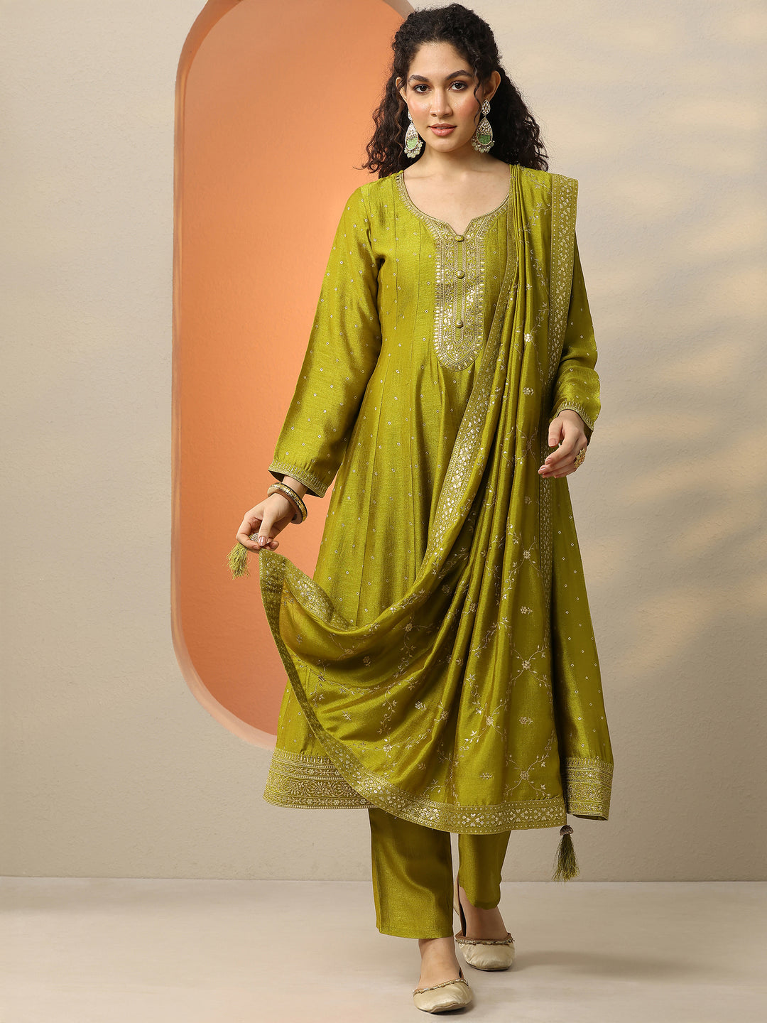  Green Embellished Silk Blend Anarkali Suit Set With Dupatta 