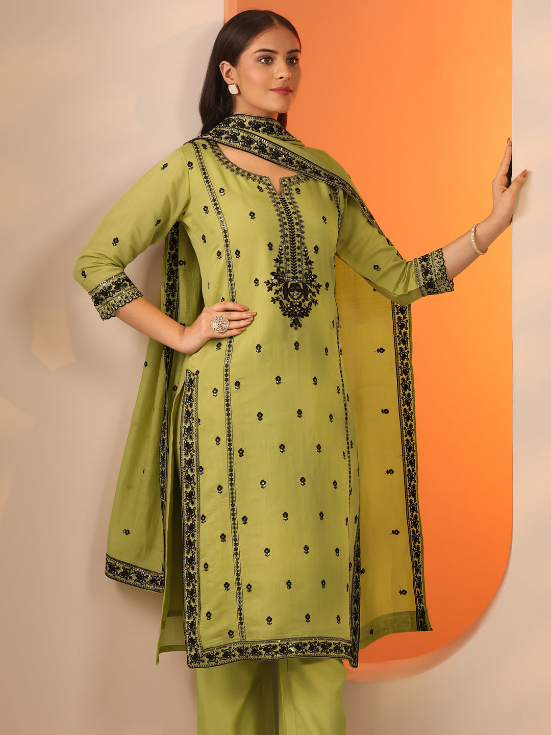  Green Embroidered Silk Blend Straight Suit Set With Dupatta 