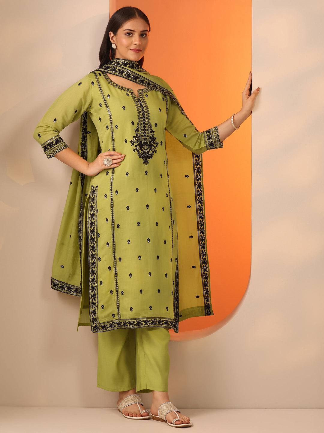  Green Embroidered Silk Blend Straight Suit Set With Dupatta 