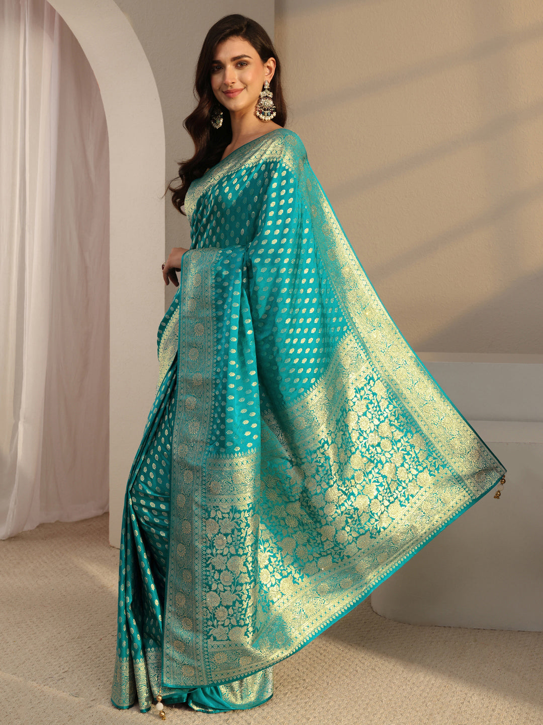  Green Banarasi Silk Blend Saree With Unstitched Blouse Piece 