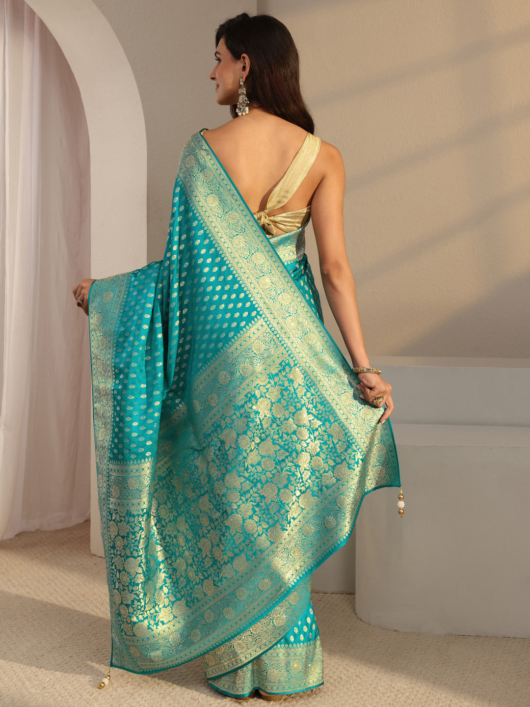  Green Banarasi Silk Blend Saree With Unstitched Blouse Piece 