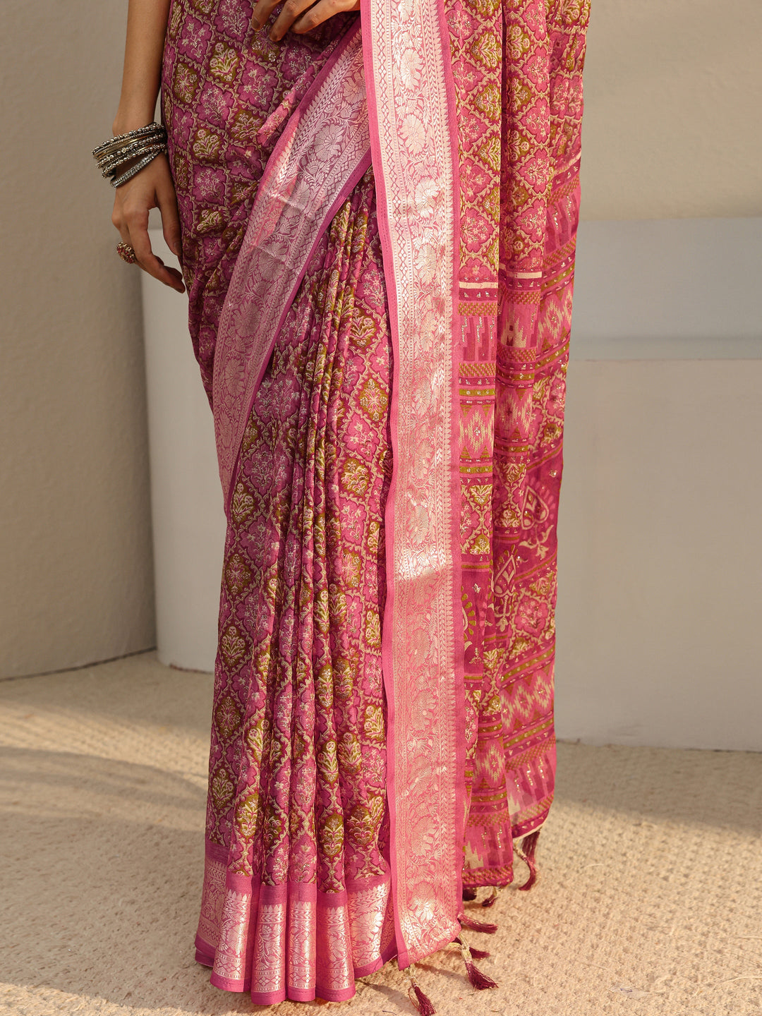  Pink Printed Chiffon Saree With Unstitched Blouse Piece 