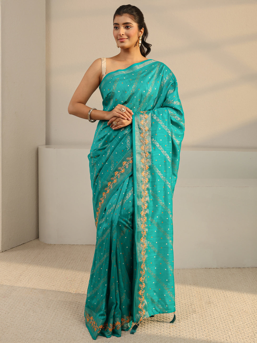  Green Floral Printed Silk Blend Tassel Saree With Unstitched Blouse Piece 
