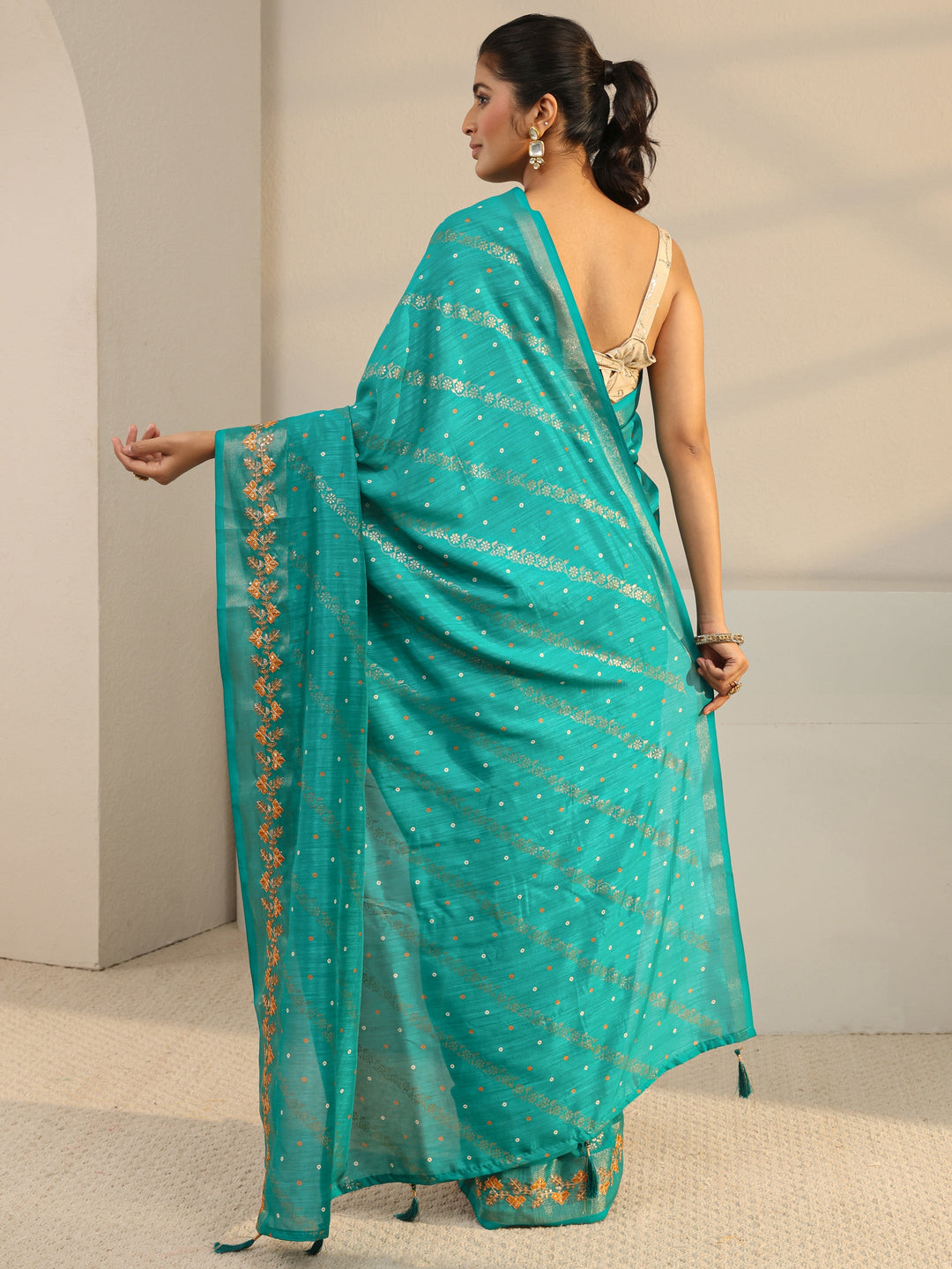  Green Floral Printed Silk Blend Tassel Saree With Unstitched Blouse Piece 