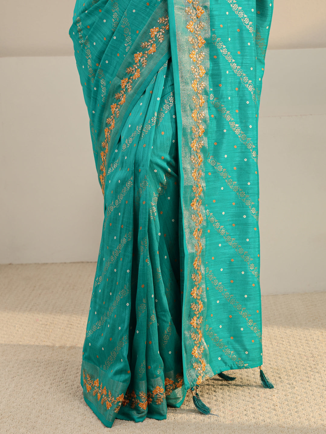  Green Floral Printed Silk Blend Tassel Saree With Unstitched Blouse Piece 