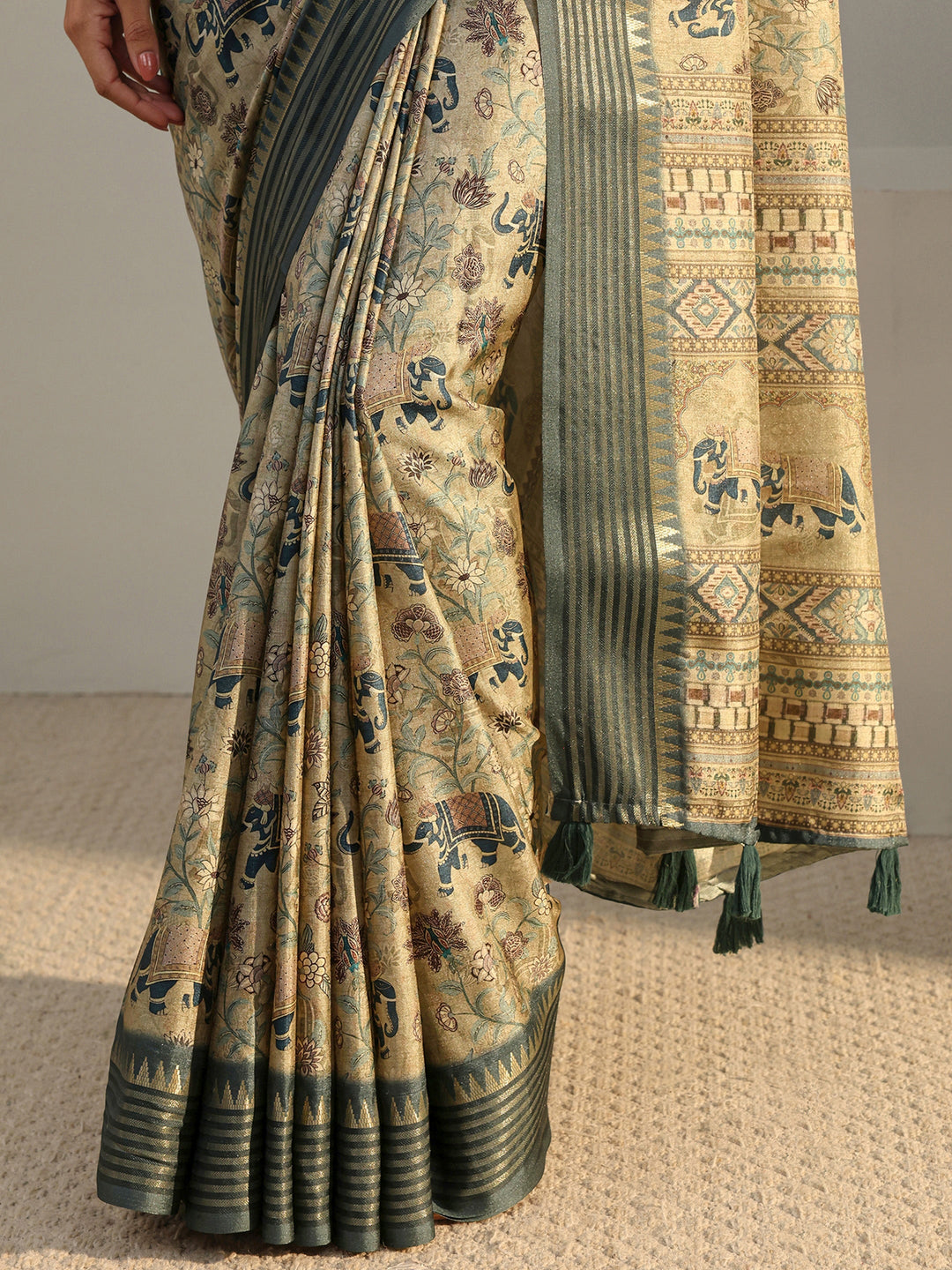  Green Ethnic Printed Silk Blend Saree With Unstitched Blouse Piece 