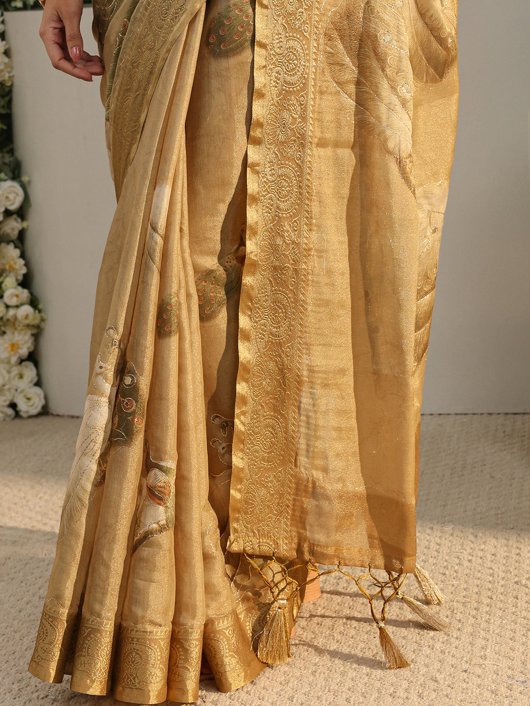  Gold Quirky Printed Silk Blend Saree With Unstitched Blouse Piece 