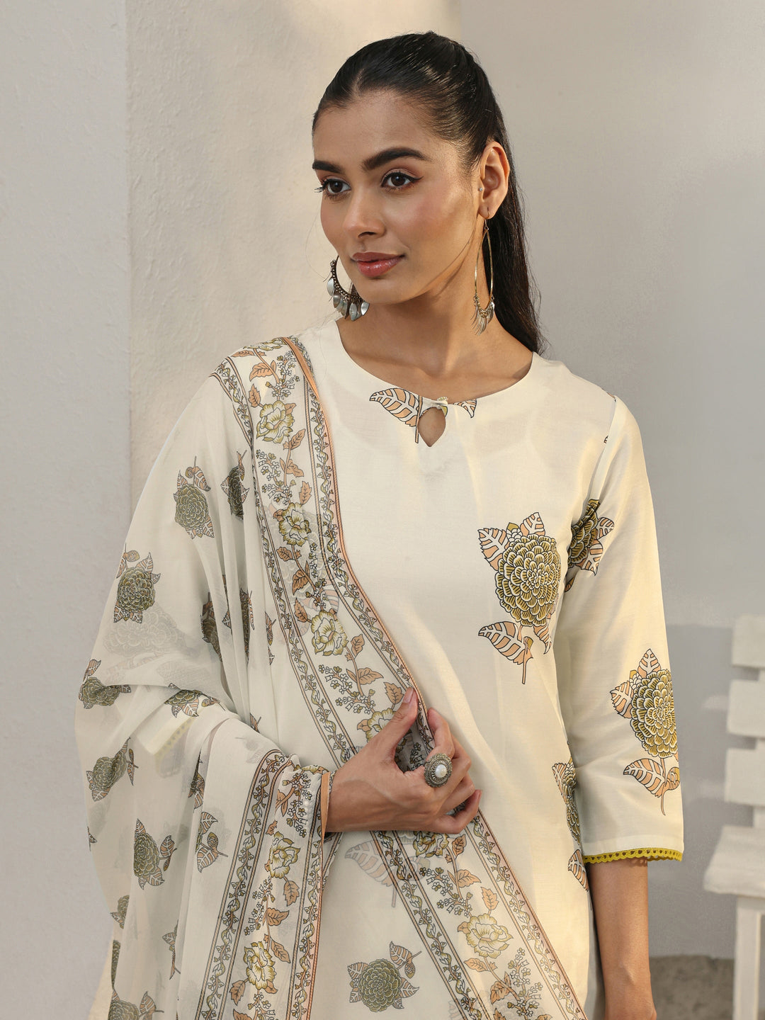  Off White Floral Printed Cotton Blend Straight Suit Set With Dupatta 