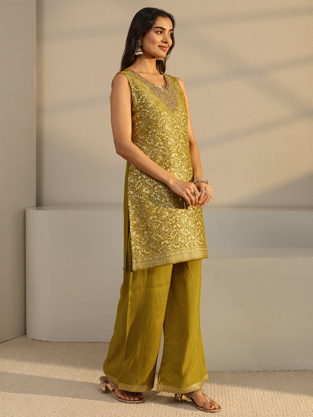  Green Floral Woven Design Silk Blend Straight Suit Set With Dupatta 