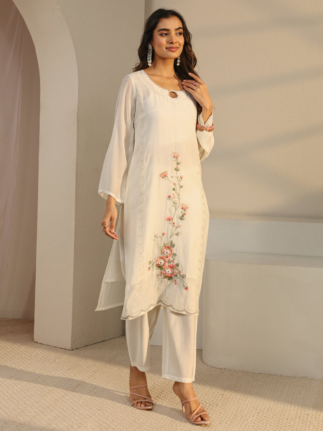  Off White Floral Embroidered Chanderi Silk Straight Suit Set With Dupatta 
