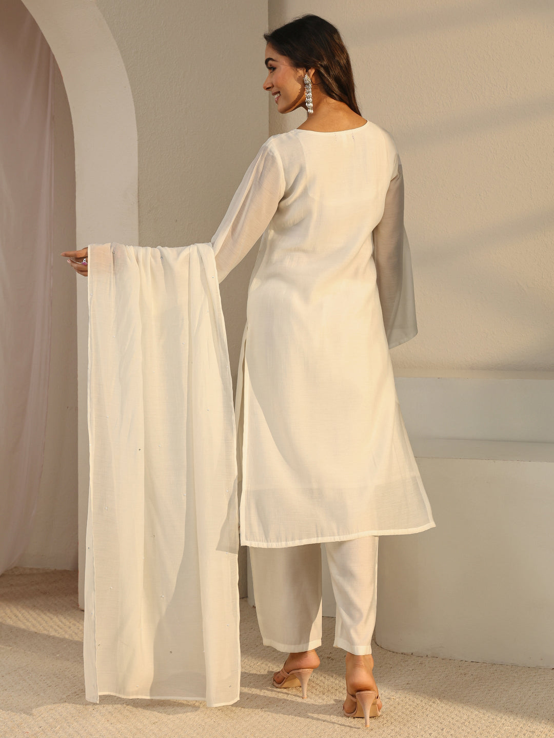  Off White Floral Embroidered Chanderi Silk Straight Suit Set With Dupatta 