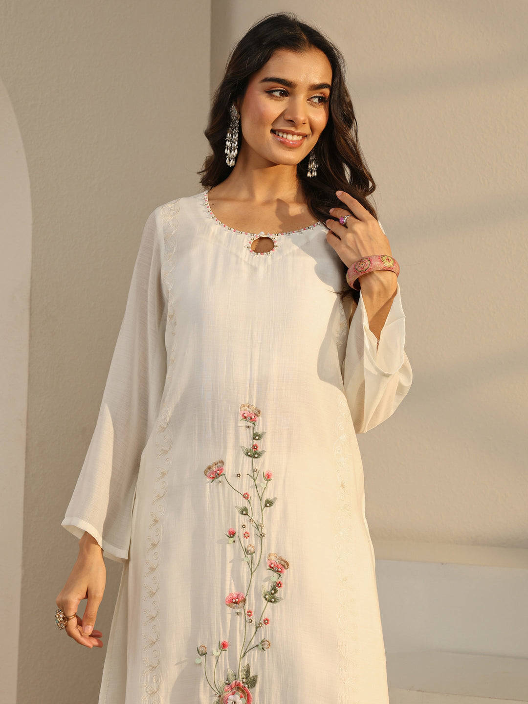 Off White Floral Embroidered Chanderi Silk Straight Suit Set With Dupatta 