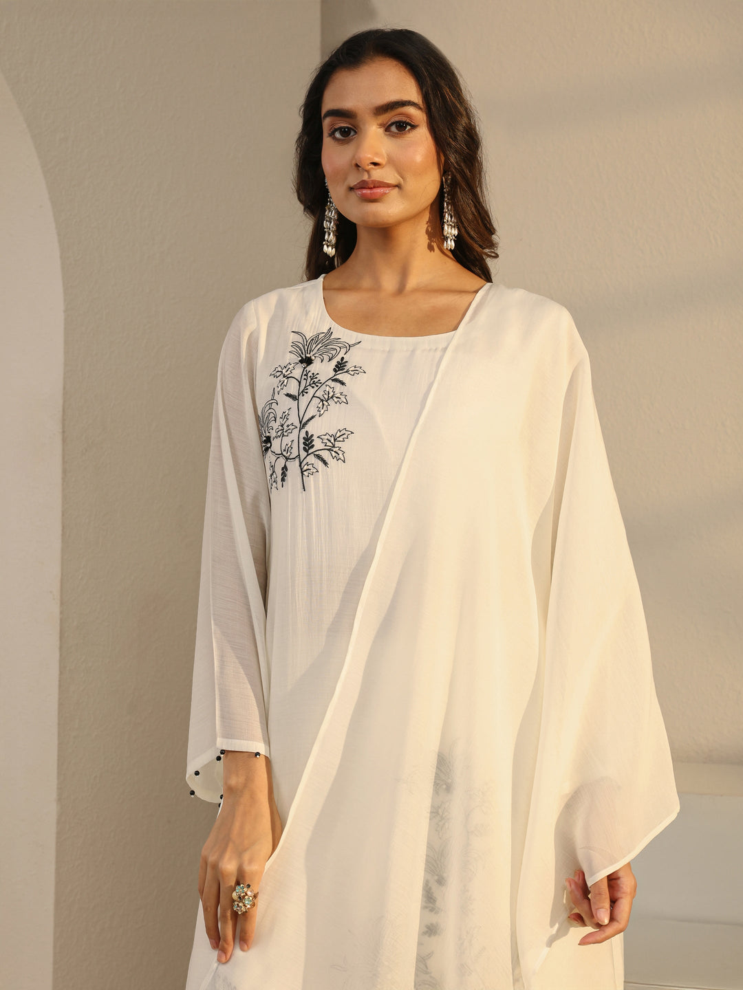  Off White Floral Embroidered Chanderi Silk Straight Suit Set With Dupatta 