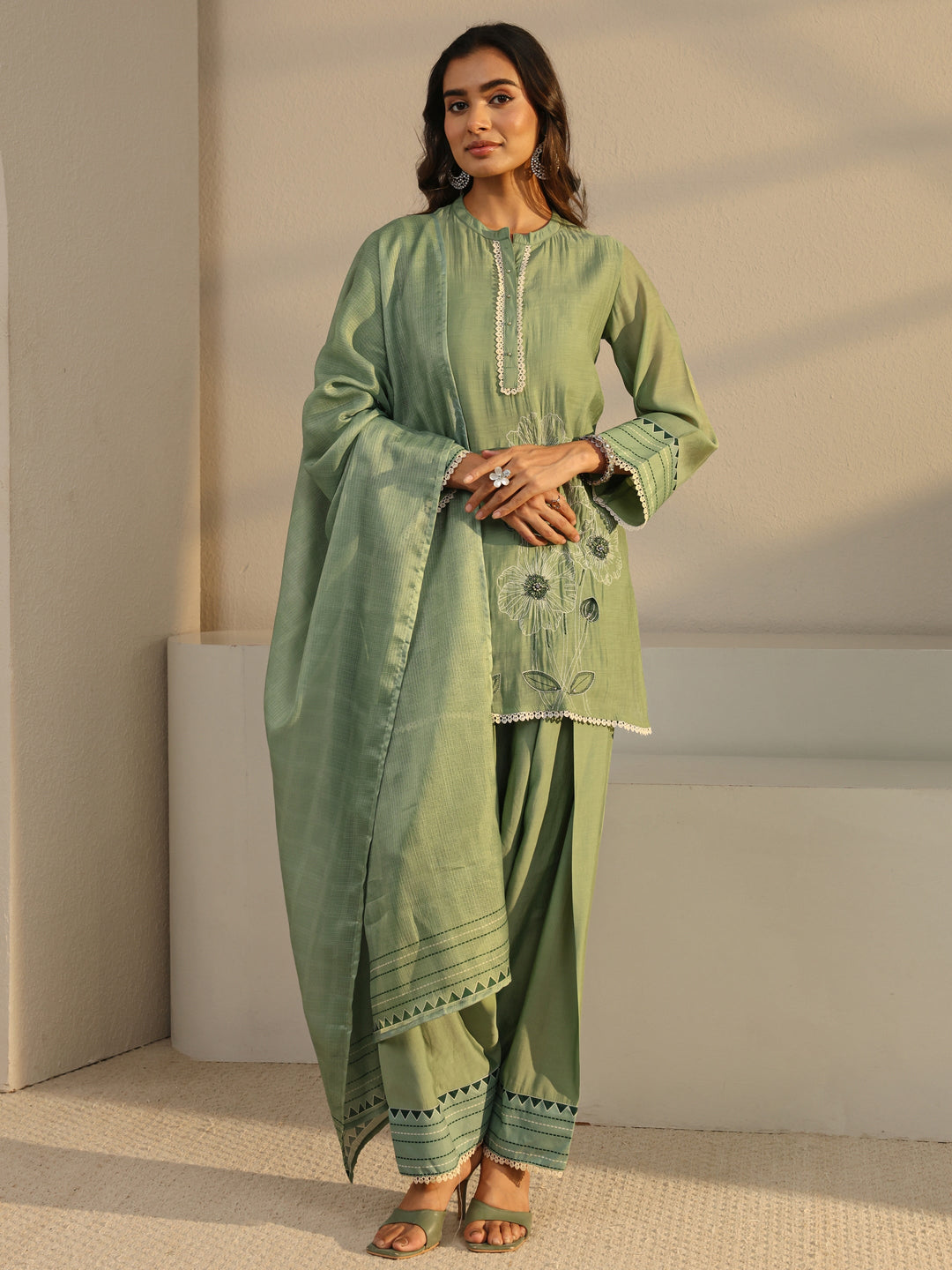  Green Floral Embroidered Chanderi Silk Straight Suit Set With Dupatta 