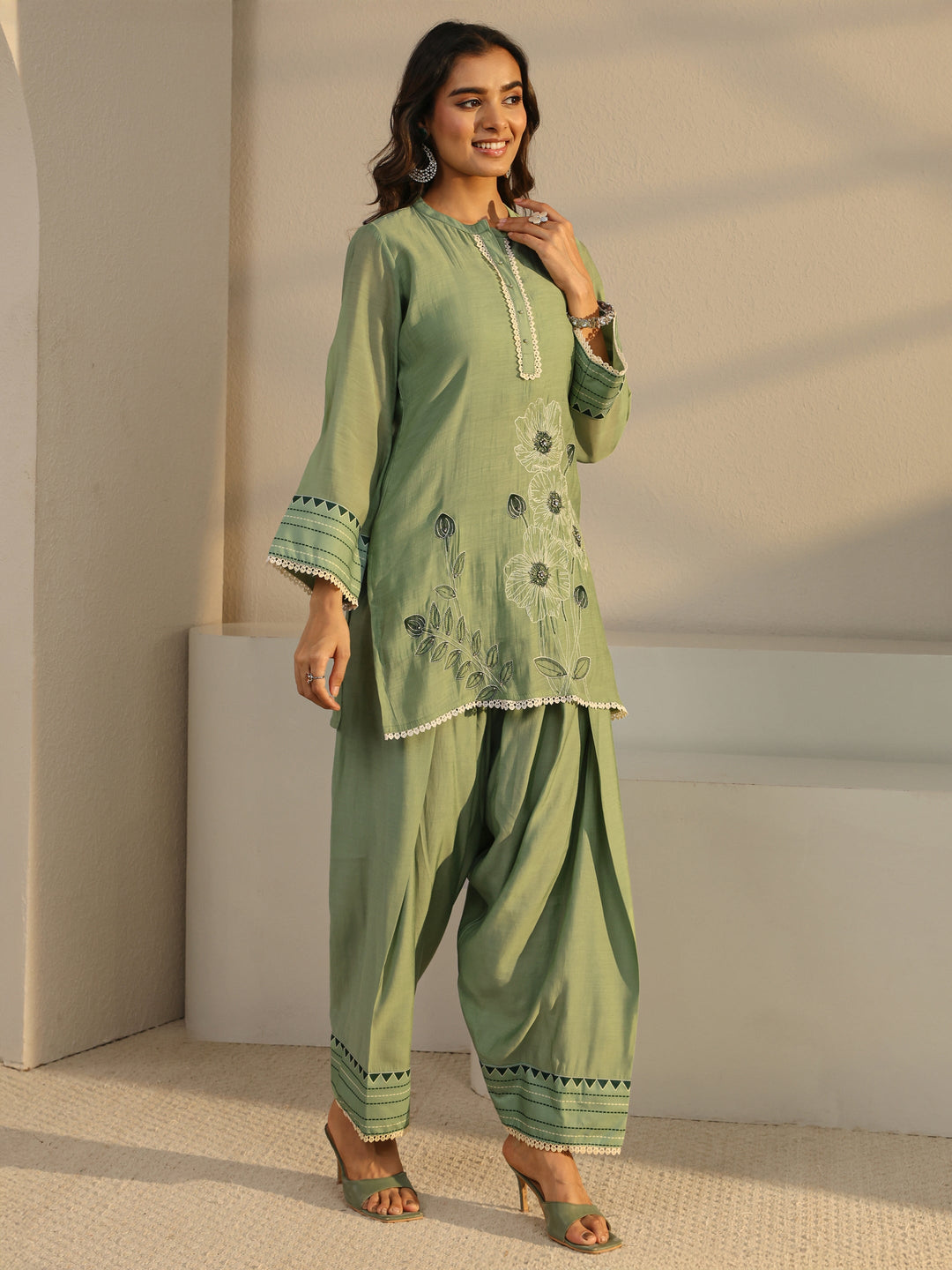  Green Floral Embroidered Chanderi Silk Straight Suit Set With Dupatta 