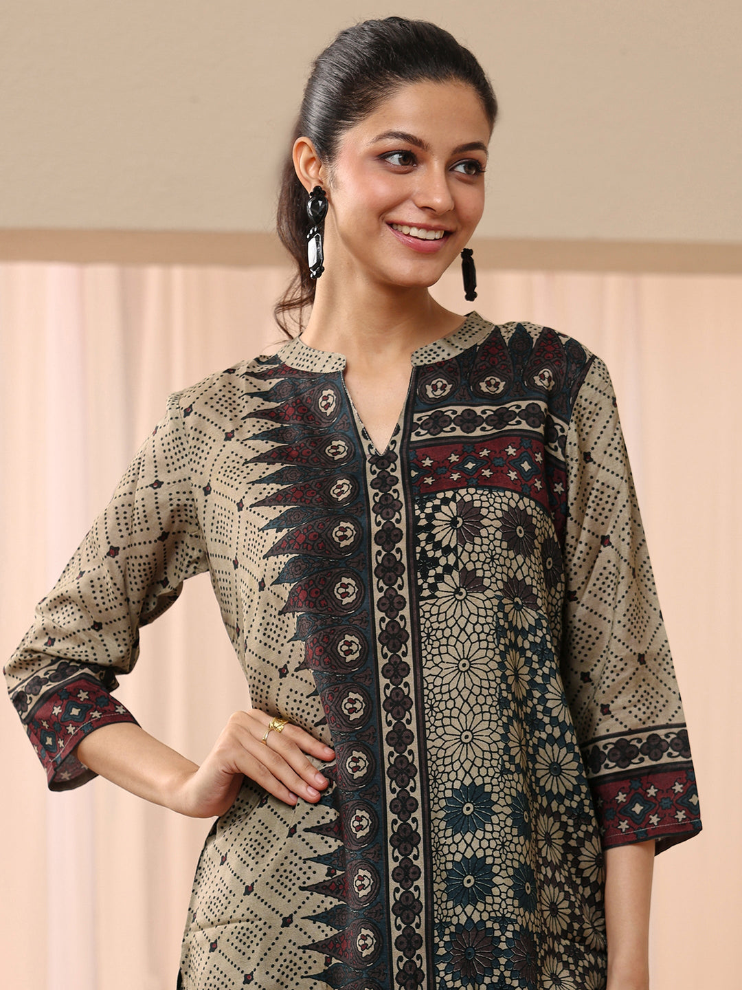  Off White Ethnic Motif Printed Silk Blend Straight Short Kurti 