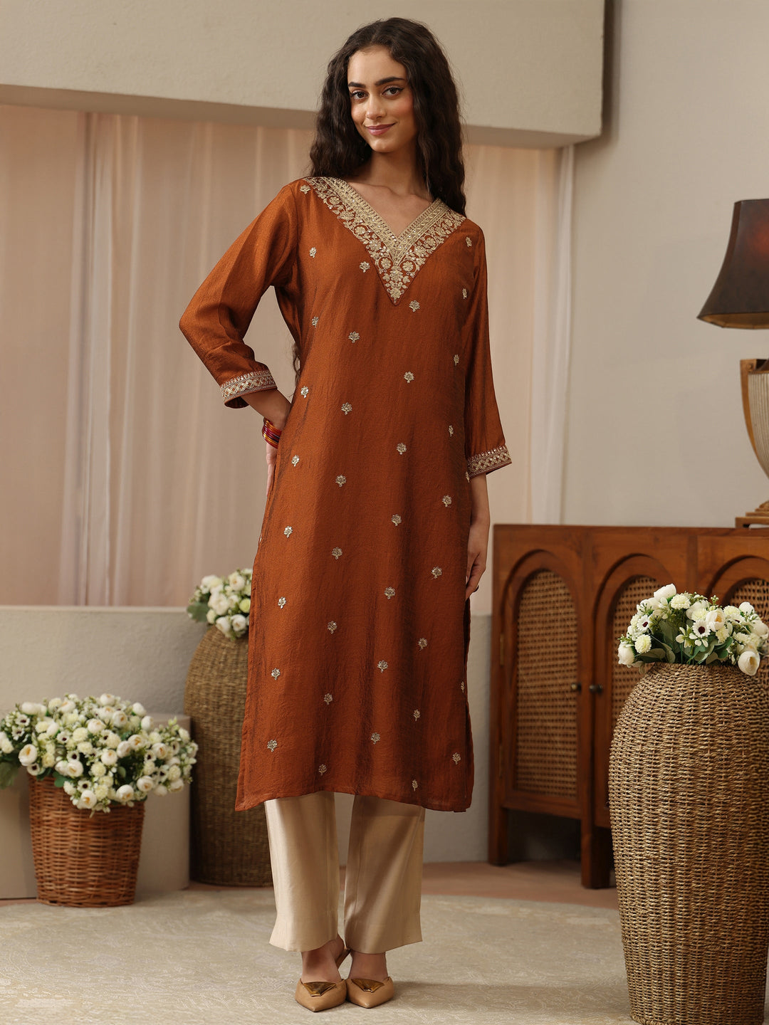  Off White Abstract Printed Panelled A-Line Kurta 
