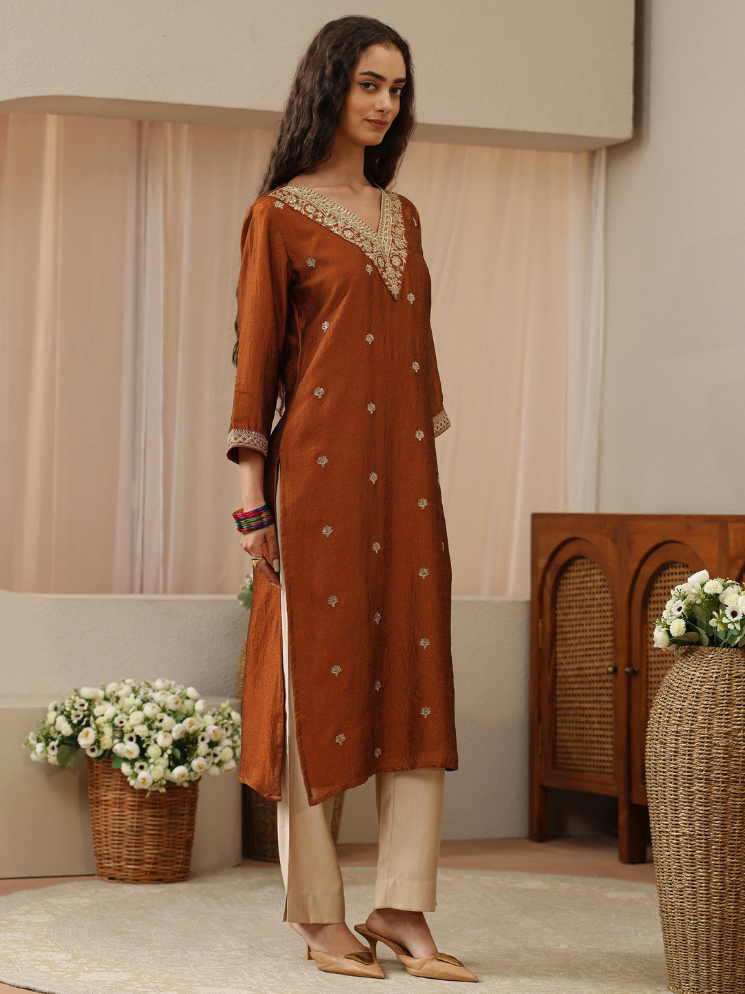  Off White Abstract Printed Panelled A-Line Kurta 