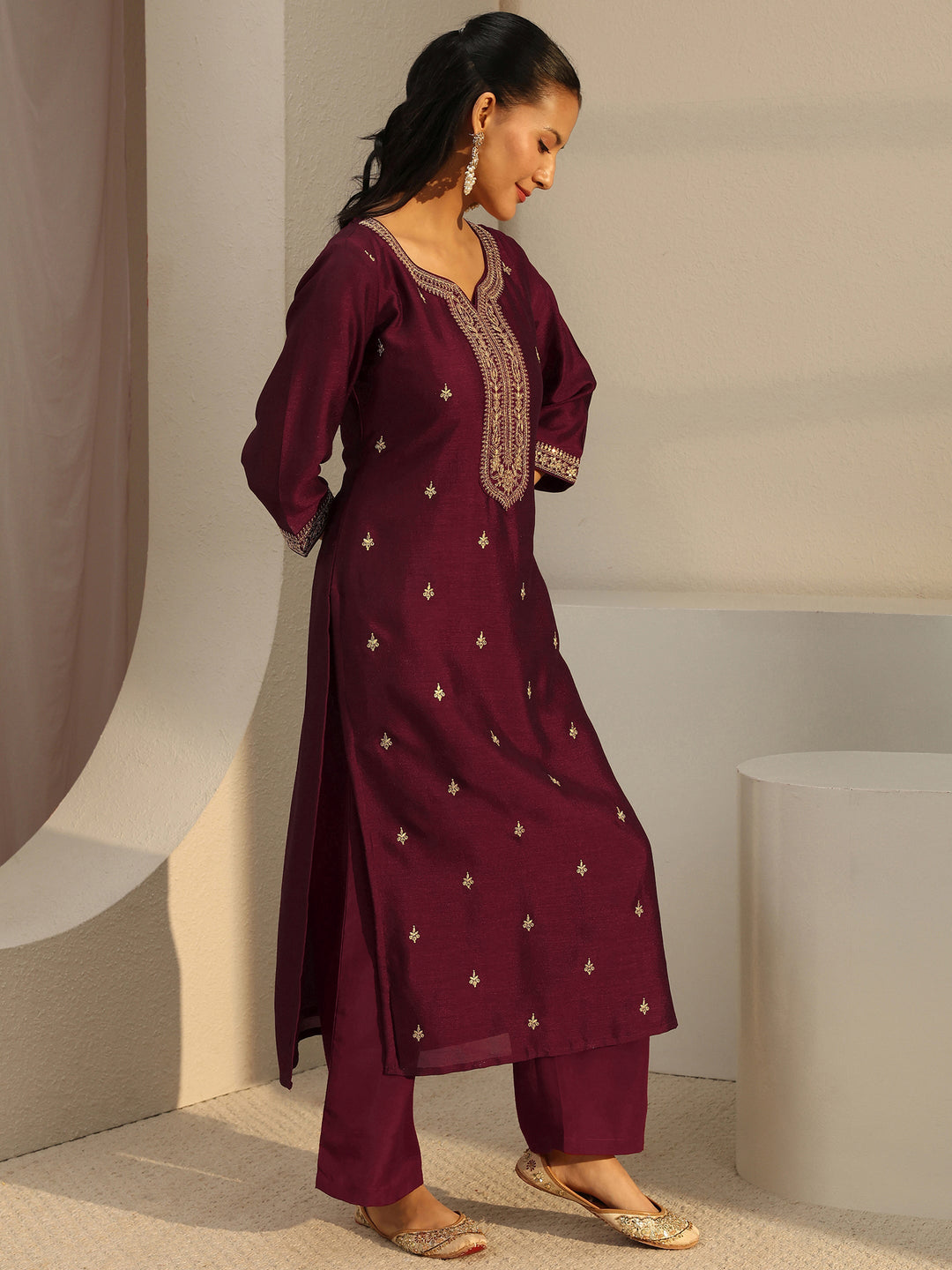  Maroon Ethnic Motif Zari Embroidered Straight Kurta With Lining 