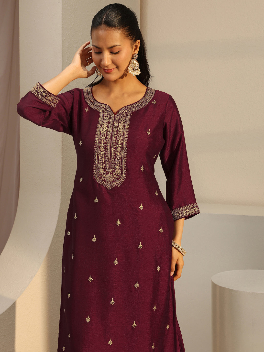  Maroon Ethnic Motif Zari Embroidered Straight Kurta With Lining 