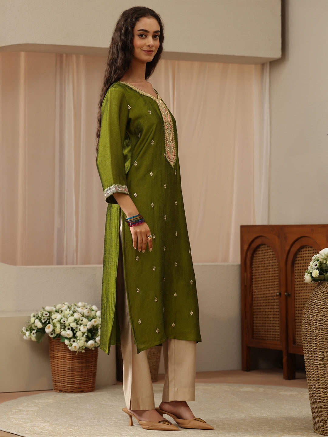  Off White Abstract Printed Panelled A-Line Kurta 