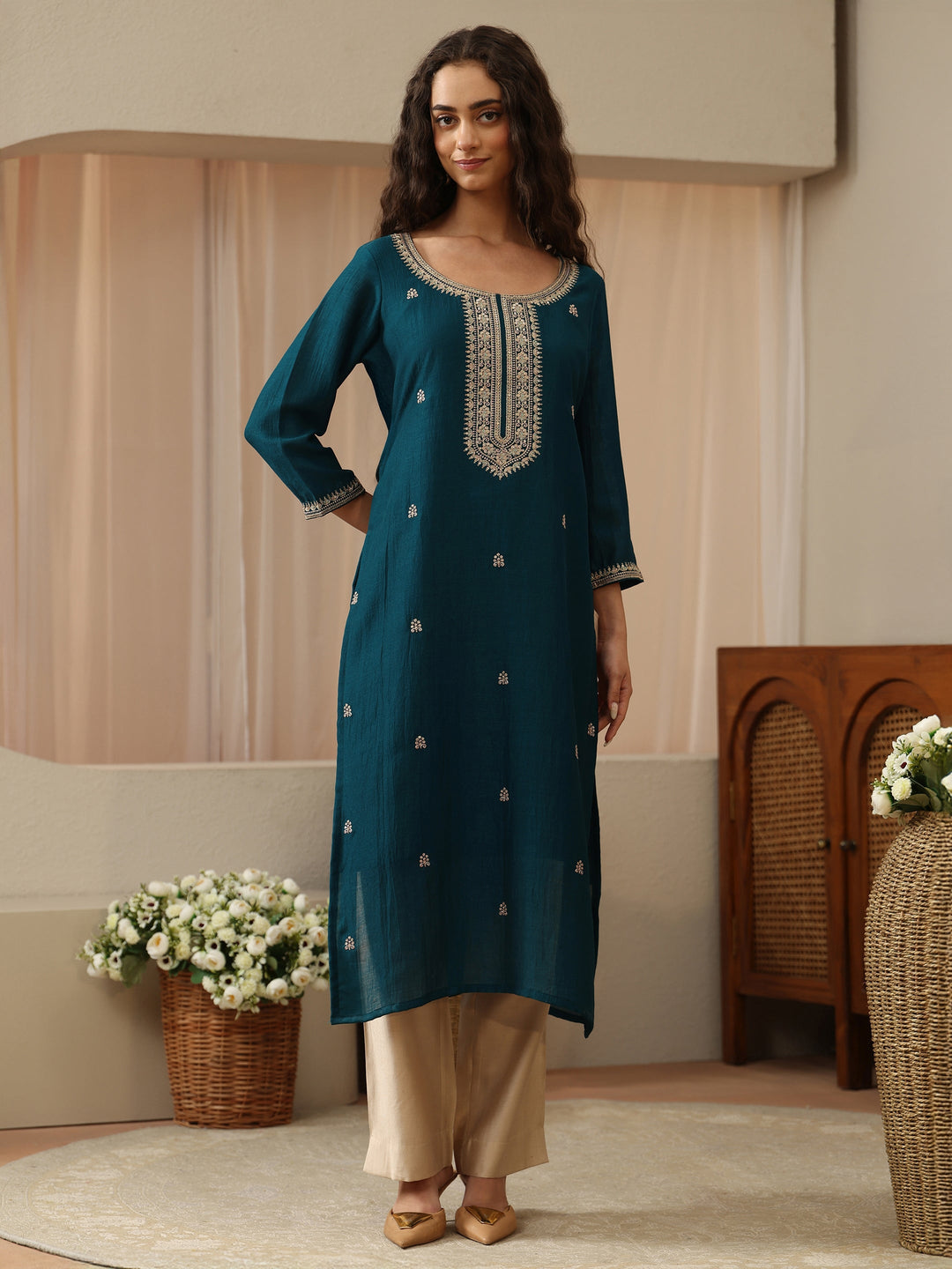  Off White Abstract Printed Panelled A-Line Kurta 