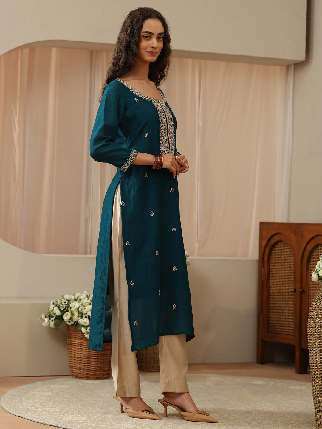  Off White Abstract Printed Panelled A-Line Kurta 