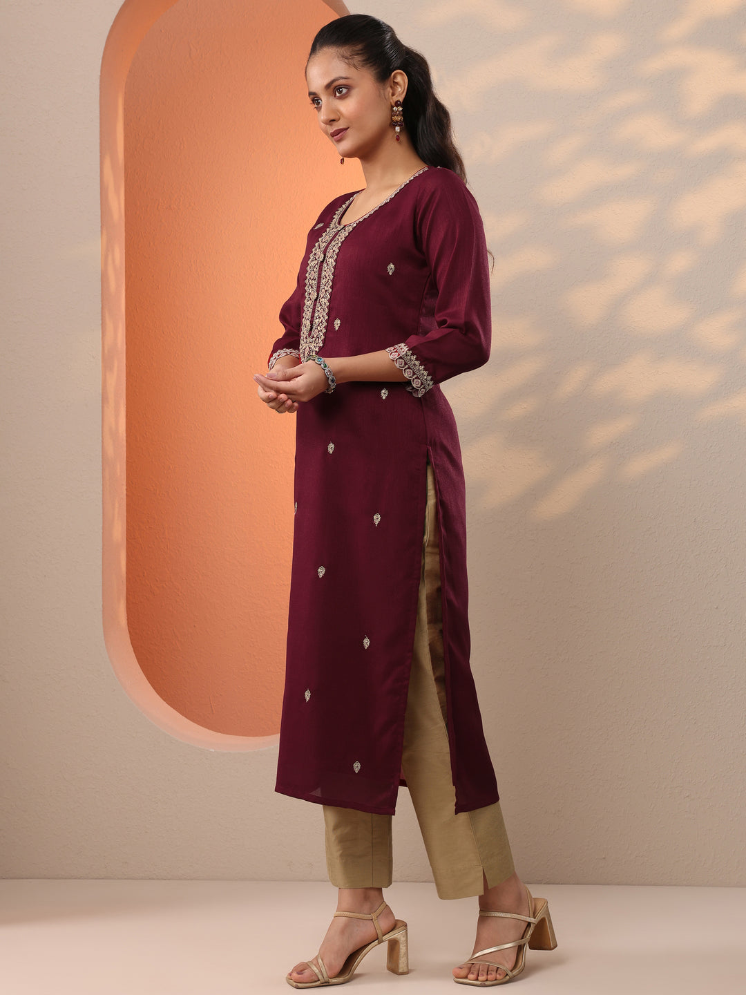  Maroon Embroidered Silk Blend Straight Kurta 