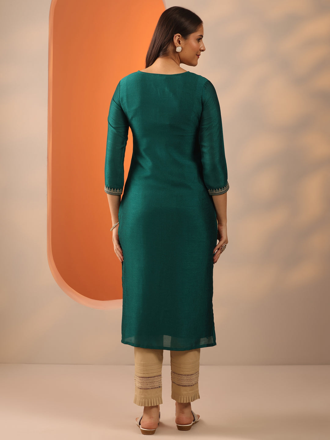  Green Embroidered Silk Blend Straight Kurta 