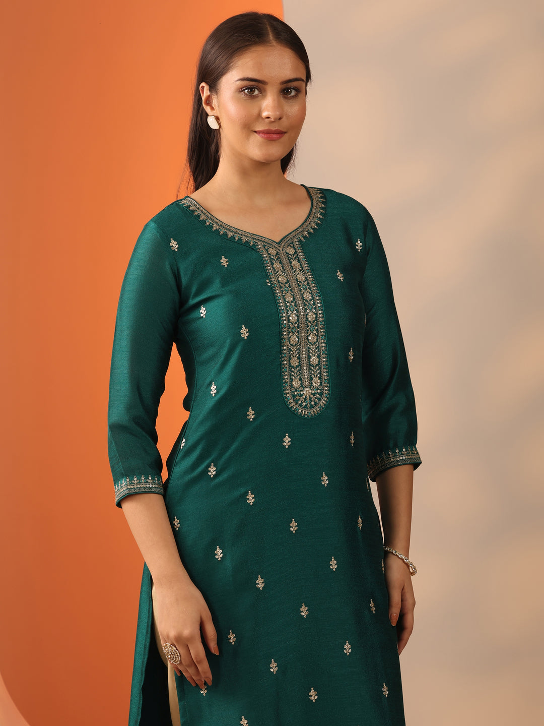  Green Embroidered Silk Blend Straight Kurta 