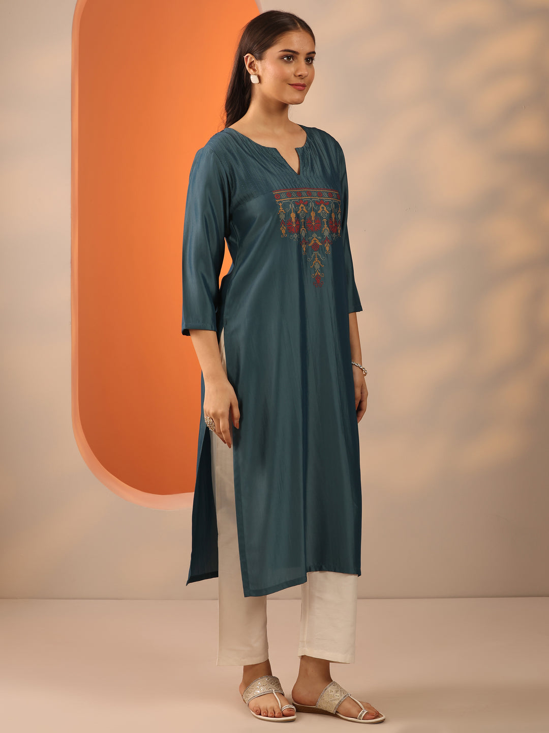  Grey Embroidered Silk Blend Straight Kurta 