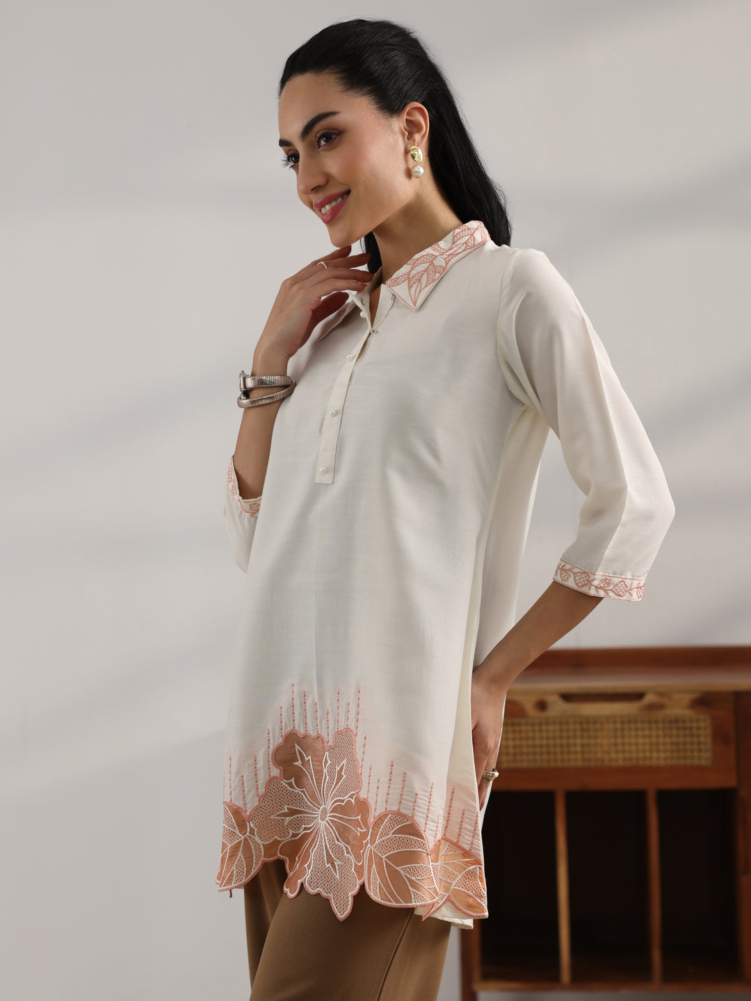  Off White Printed Silk Blend Straight Short Kurti 