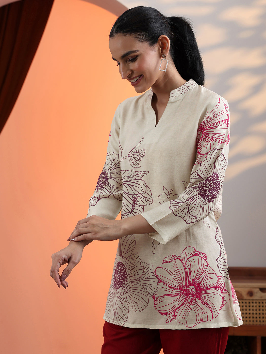  Off White Printed Silk Blend Straight Short Kurti 