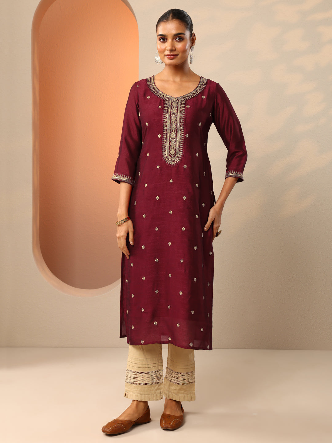  Maroon Embroidered Silk Blend Straight Kurta 