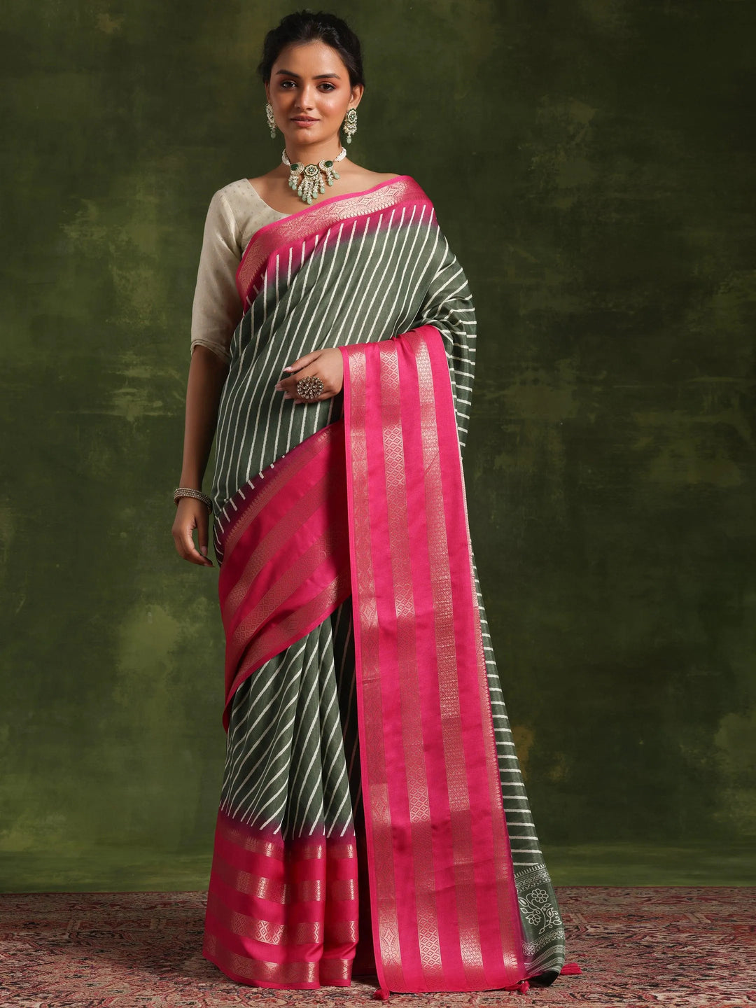 Green Printed Silk Blend Saree With Unstitched Blouse Piece - Libas 