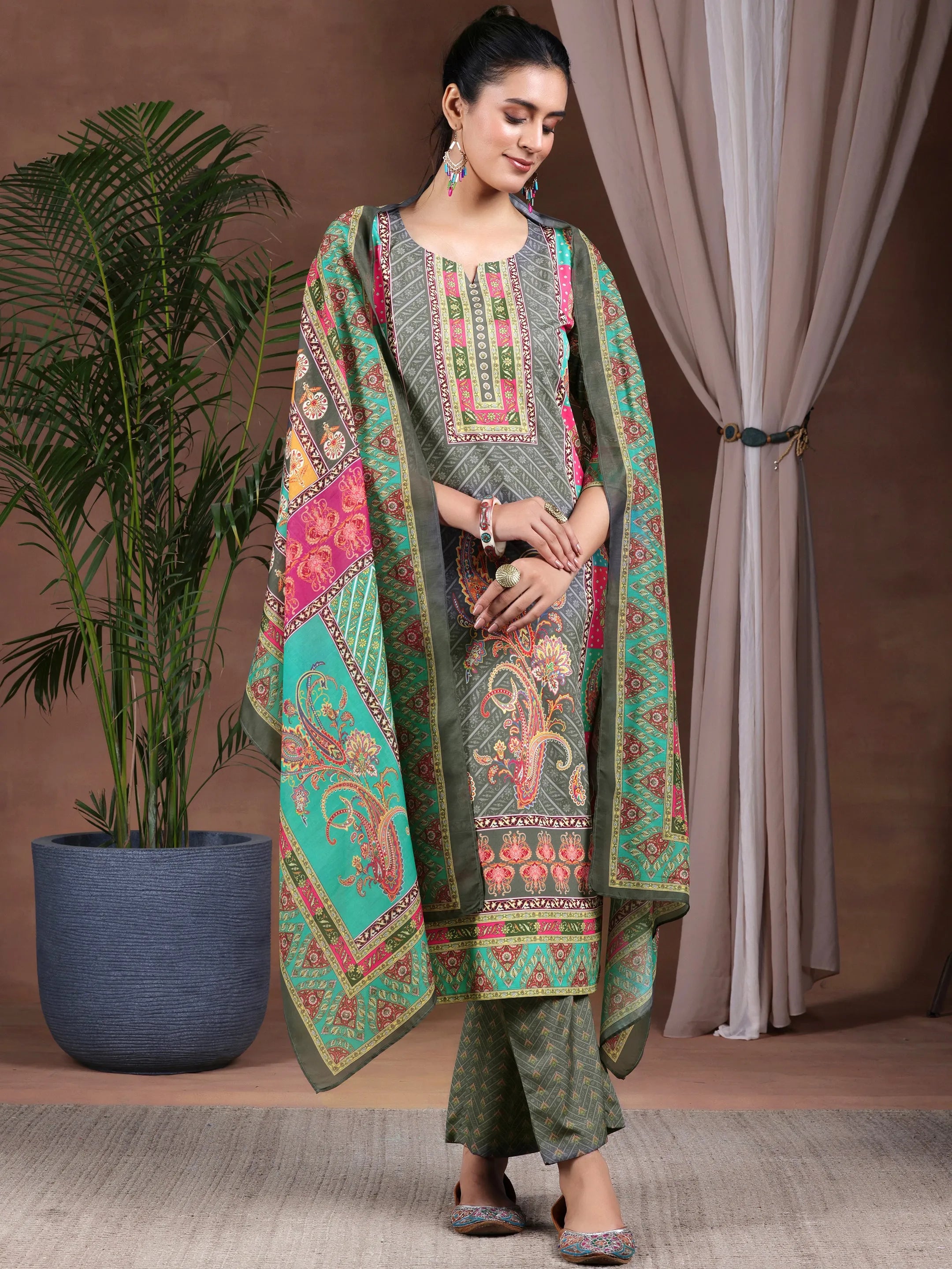Grey Printed Poly Crepe Straight Suit With Dupatta-image-49