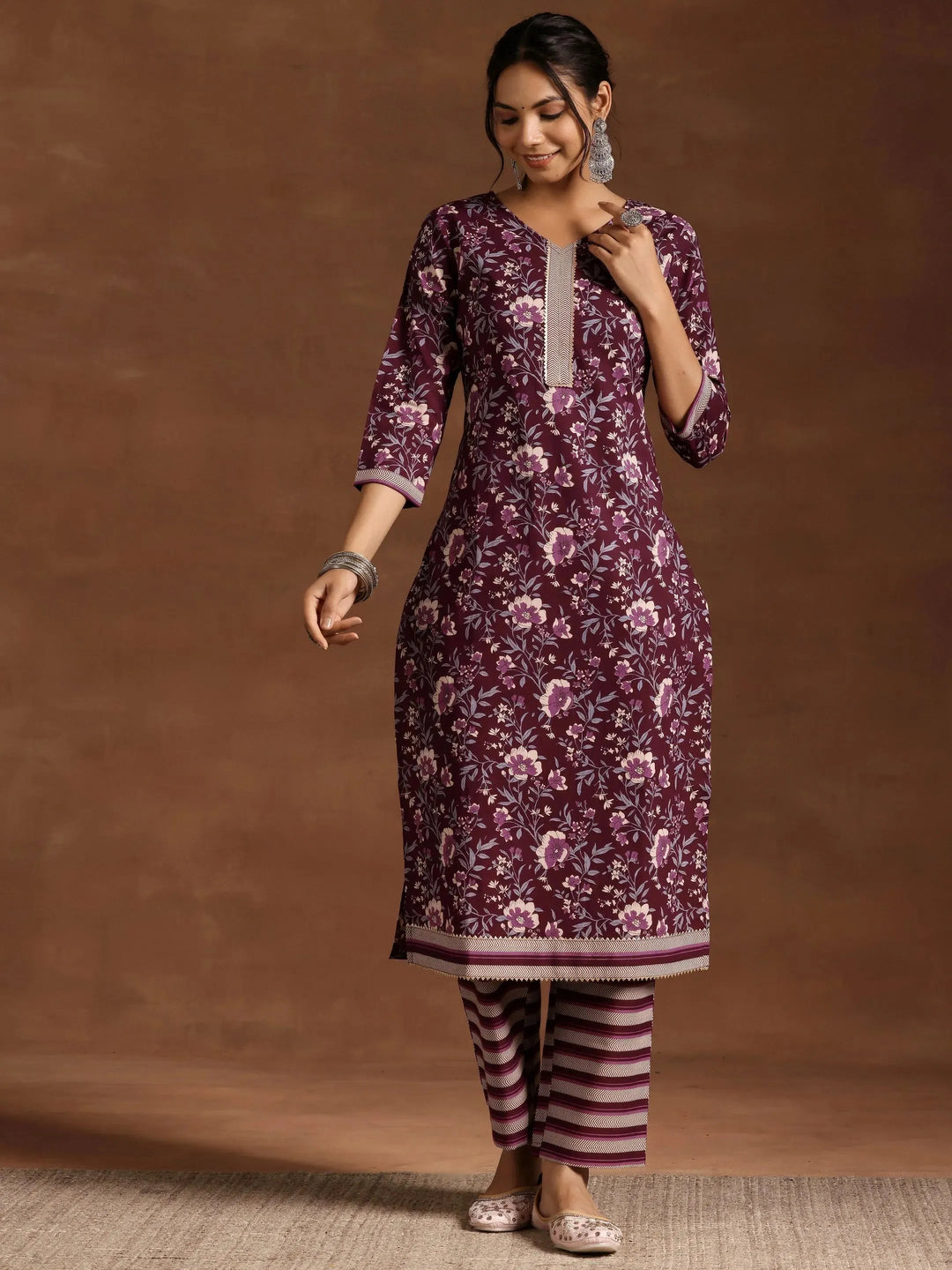  Green Embroidered Silk Blend Straight Kurta Set 