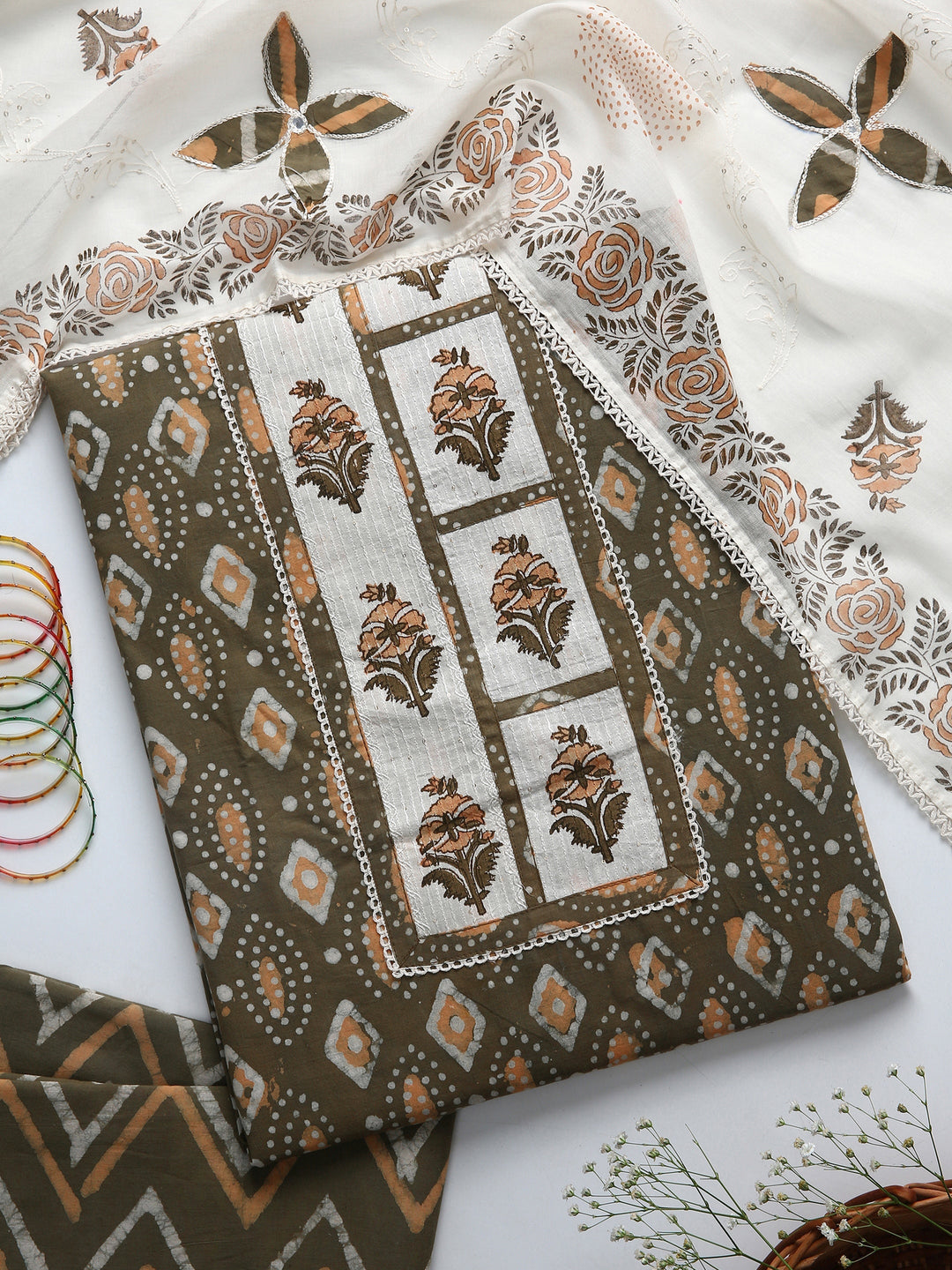  Green Geometric Printed Dress Material With Dupatta 