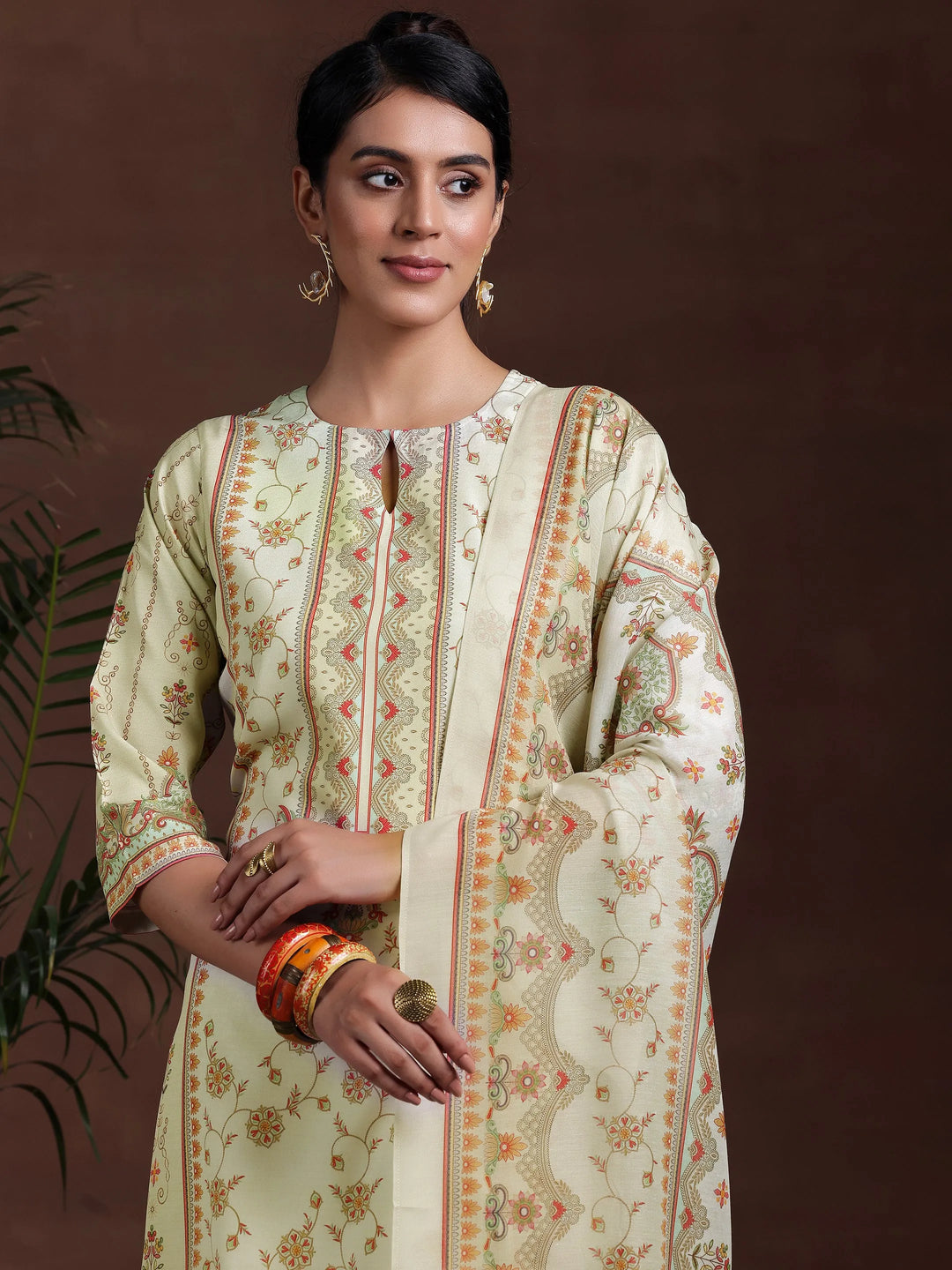  Off White Printed Poly Crepe Straight Suit With Dupatta 