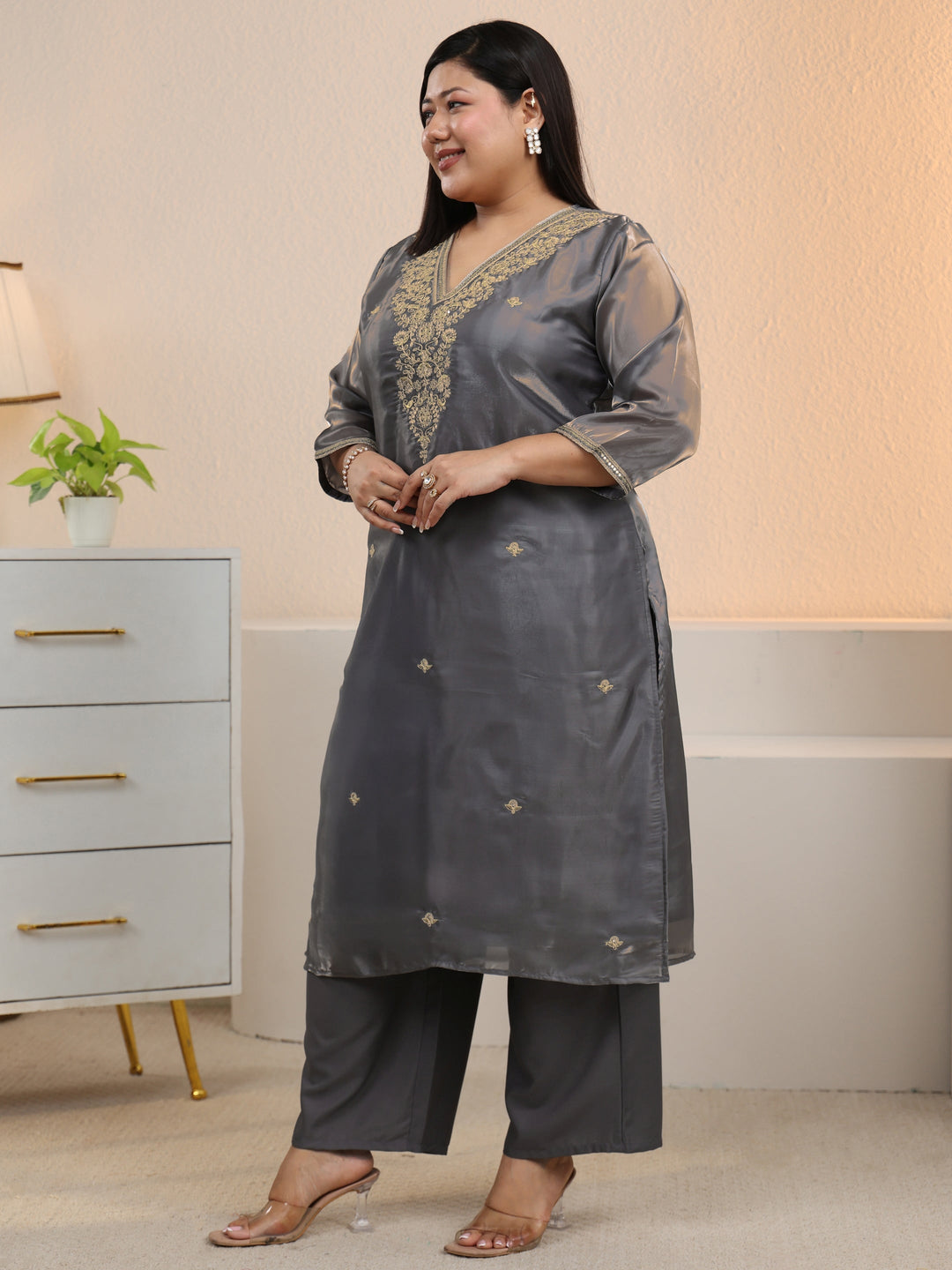  Plus Size Slate Grey Floral Embellished Tissue Straight Suit Set 