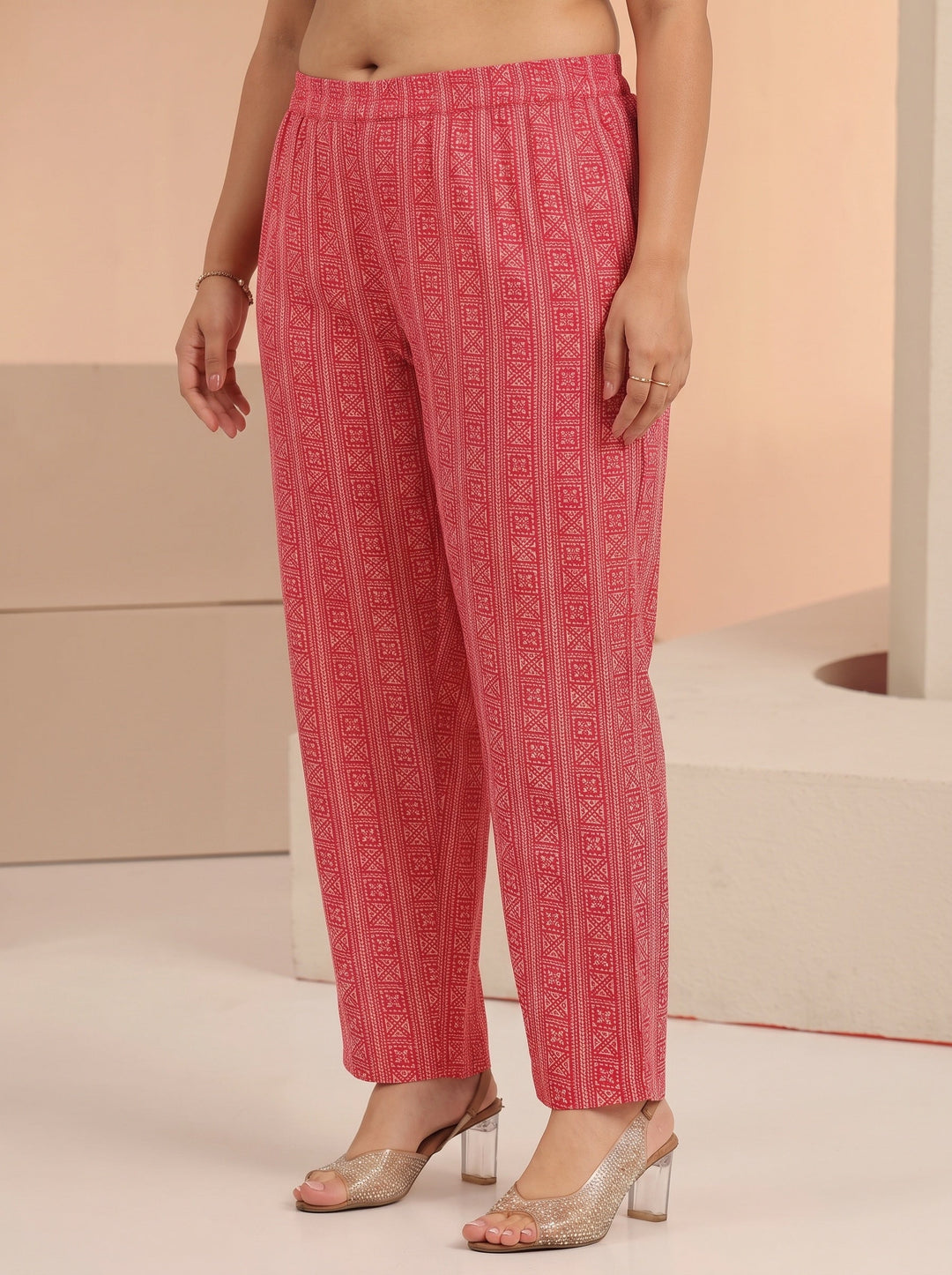  Plus Size Off White Floral Printed Cotton Straight Suit Set 